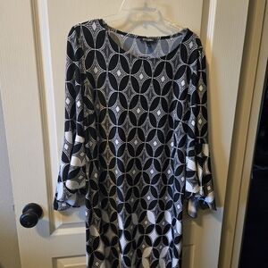 Roz & Ali Black and White Geometric Long Sleeve Dress
